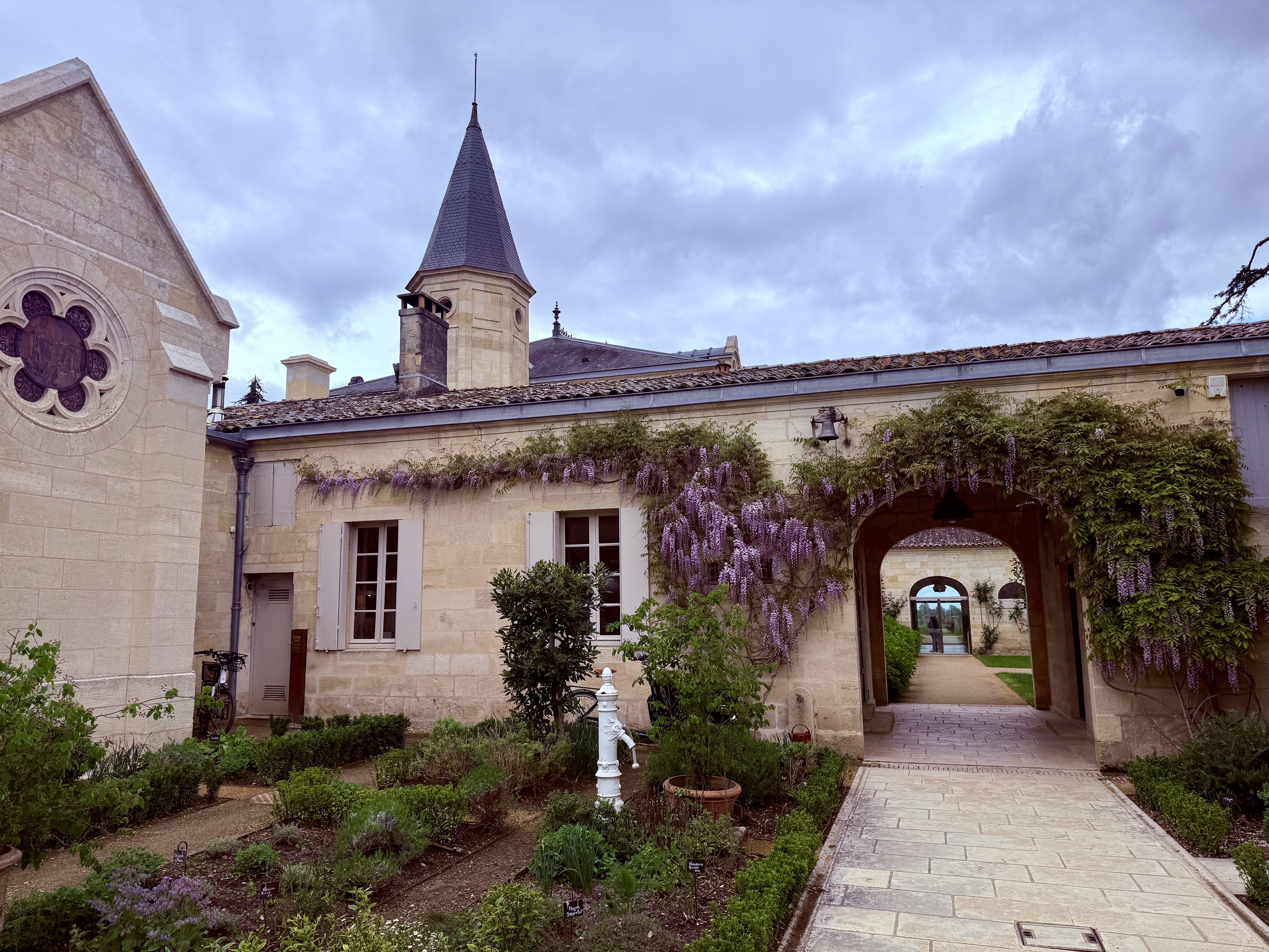 Château with wisteria